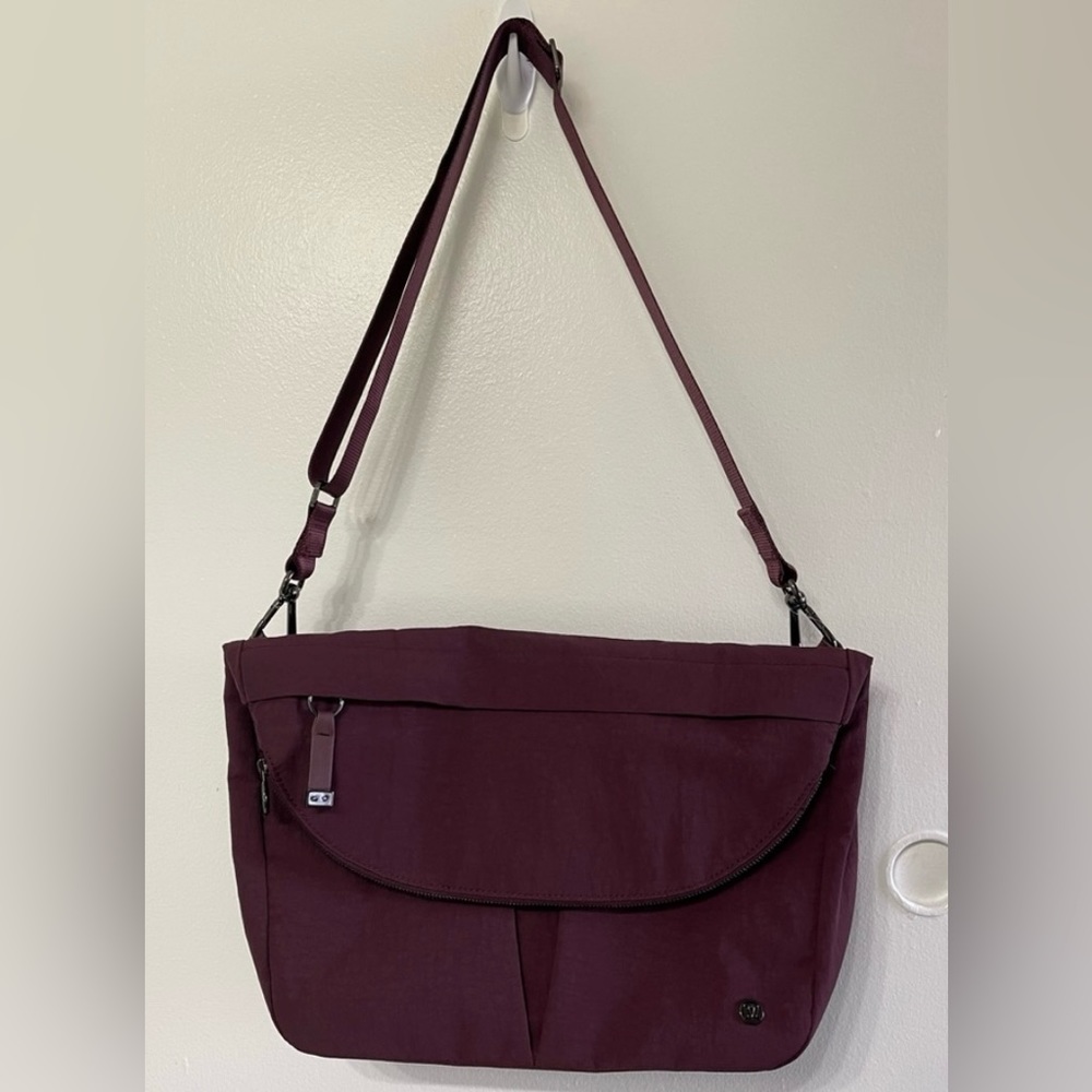 Lululemon All Night Festival Bag Large in color Cassis Vol 10L - Picture 14 of 15